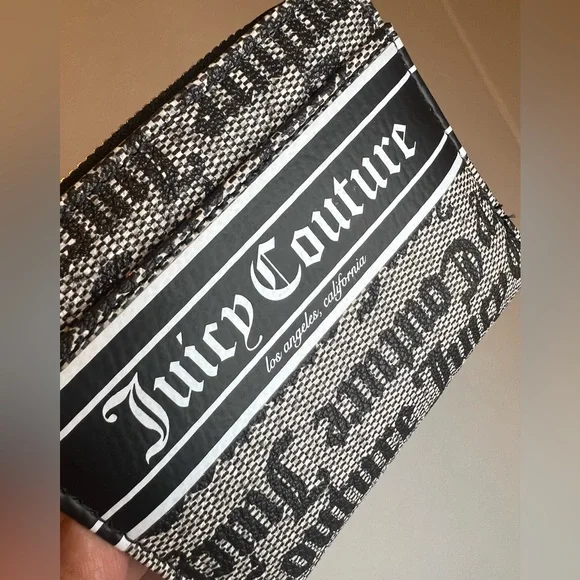 COPY - Juicy Couture Stripe Small Coin Zip Around. - Picture 8 of 8